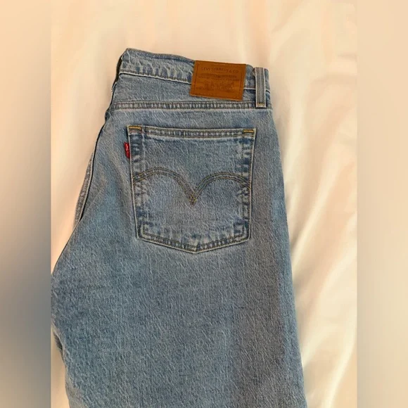 Levi’s Wedgie Straight Jeans - Picture 2 of 4
